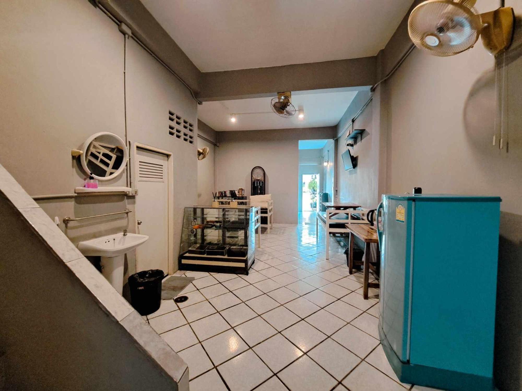 Hostel 8 Sleeper Street